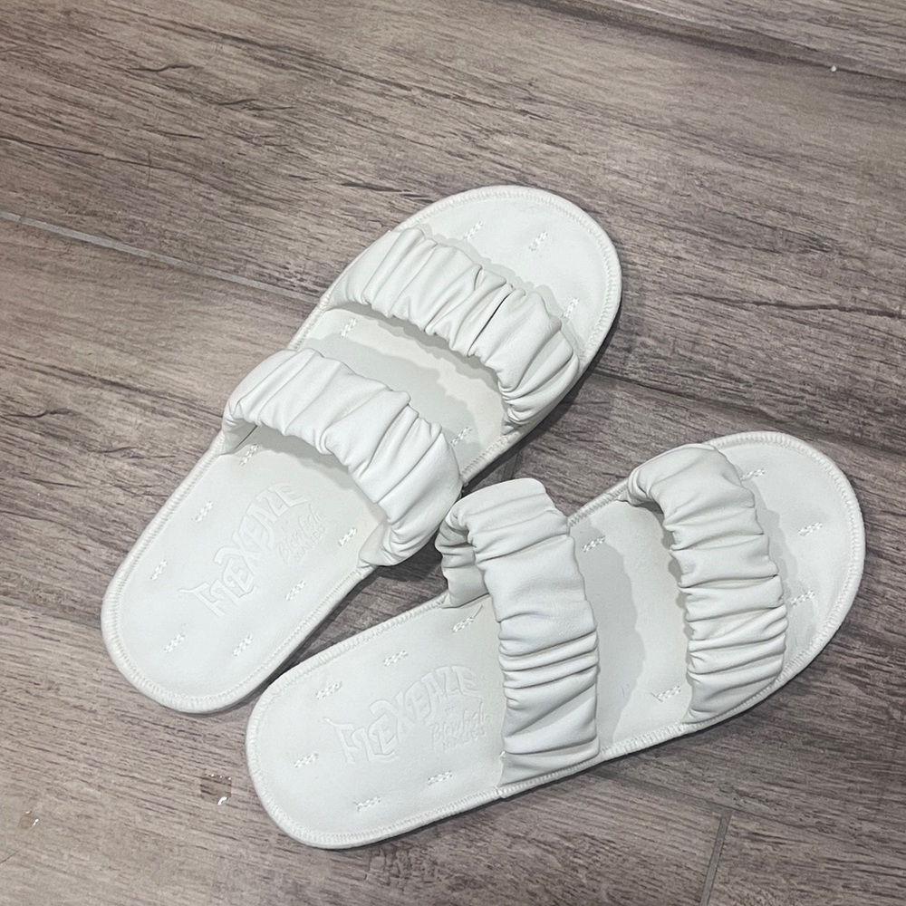 NWOT Blowfish Malibu Sandals